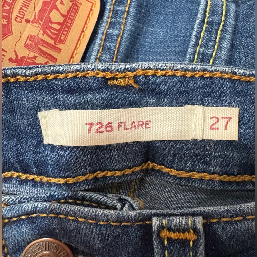 Levi Womenโs Flare Jeans Size 27 - Picture 3 of 3